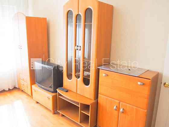 Фасадный дом, благоустроенная озеленённая территория, территория обнесена Рига