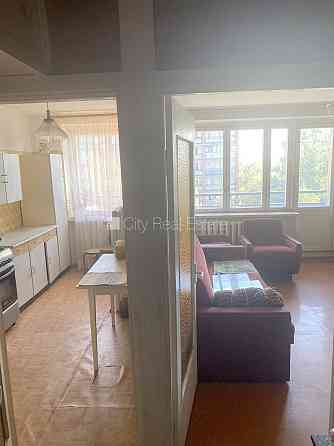 Земля в собственности, фасадный дом, вход со двора, лифт, лестничная клетка после Рига