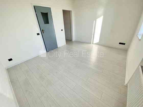 Фасадный дом, реновированный дом, закрытый двор, вход с улицы, лифт, лестничная Рига