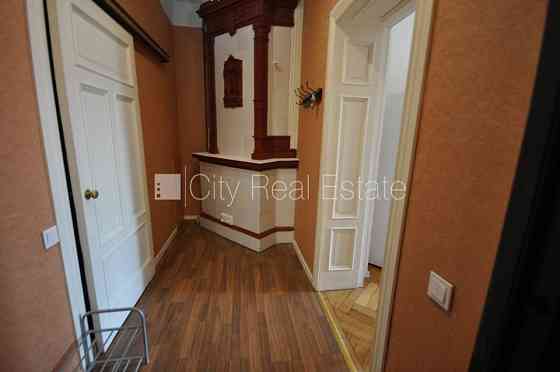 Фасадный дом, реновированный дом, закрытый двор, вход с улицы, лифт, лестничная Рига