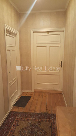 Фасадный дом, лифт, лестничная клетка после косметического ремонта, студио, кухня Рига - изображение 18