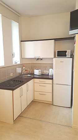 Фасадный дом, лифт, лестничная клетка после косметического ремонта, студио, кухня Рига - изображение 14