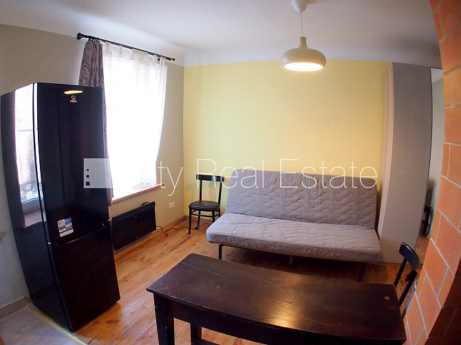 Фасадный дом, вход с улицы, окна выходят во двор, студио, кухня объединена с Рига - изображение 6