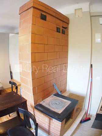 Фасадный дом, вход с улицы, окна выходят во двор, студио, кухня объединена с Рига - изображение 13