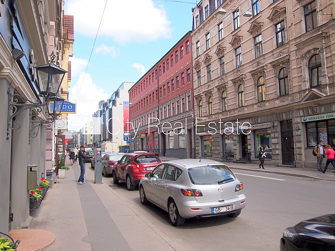 Фасадный дом, реновированный дом, вход с улицы, лестничная клетка после Рига - изображение 8