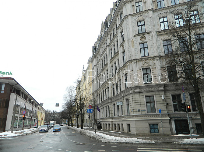 Фасадный дом, объект охраняет физическая охрана, вход с улицы, лифт, лестничная Рига - изображение 10