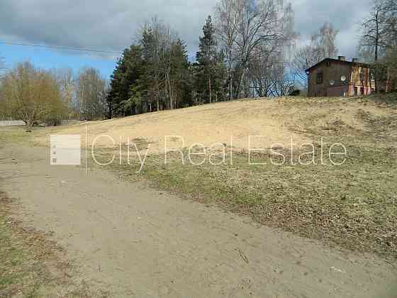 Возможна малоэтажная постройка, разрешено строить трёхэтажное , разрешено Рига