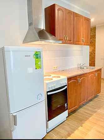 Фасадный дом, реновированный дом, закрытый двор, вход с улицы, лестничная клетка Рига