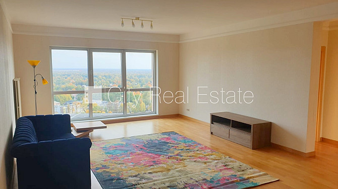 Новостройка, закрытый двор, въездные ворота оснащены автоматической подъёмной Рига - изображение 1