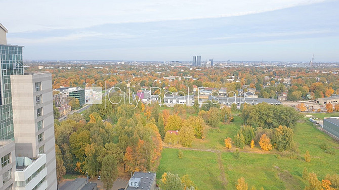 Новостройка, закрытый двор, въездные ворота оснащены автоматической подъёмной Рига - изображение 6