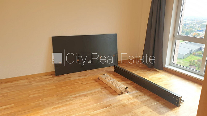 Новостройка, закрытый двор, въездные ворота оснащены автоматической подъёмной Рига - изображение 8