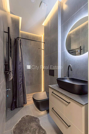 Фасадный дом, реновированный дом, закрытый двор, вход с улицы и со двора, Рига - изображение 11