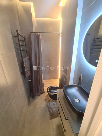 Фасадный дом, реновированный дом, закрытый двор, вход с улицы и со двора, Рига - изображение 9