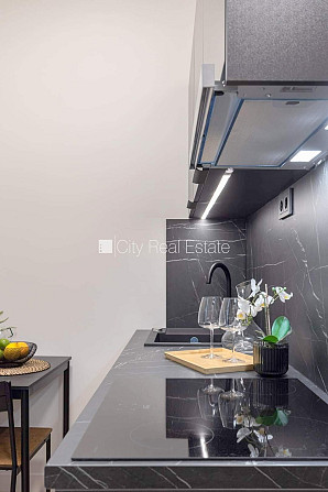 Фасадный дом, реновированный дом, закрытый двор, вход с улицы и со двора, Рига - изображение 7