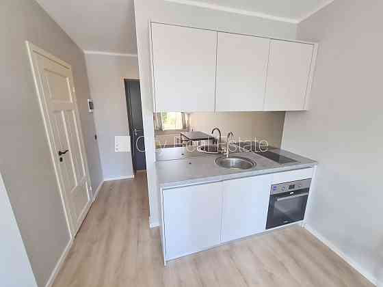 Фасадный дом, реновированный дом, закрытый двор, вход с улицы и со двора, Рига