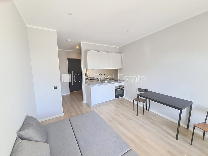 Фасадный дом, реновированный дом, закрытый двор, вход с улицы и со двора, Рига - изображение 1