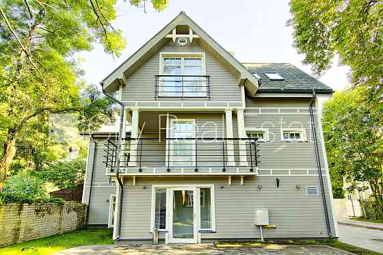 Благоустроенная озеленённая территория, место для машины, количество спален 2 Юрмала