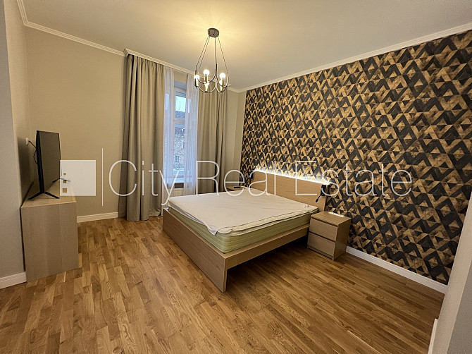 Фасадный дом, реновированный дом, подъездная дорога покрыта брущаткoй, Рига - изображение 4