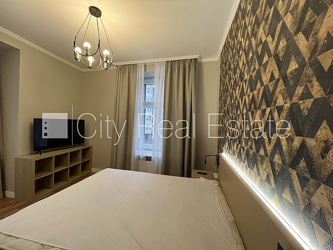 Фасадный дом, реновированный дом, подъездная дорога покрыта брущаткoй, Рига - изображение 2