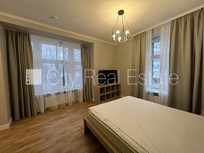 Фасадный дом, реновированный дом, подъездная дорога покрыта брущаткoй, Рига - изображение 3