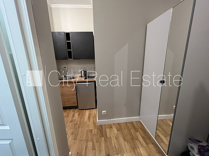 Фасадный дом, реновированный дом, подъездная дорога покрыта брущаткoй, Рига - изображение 6