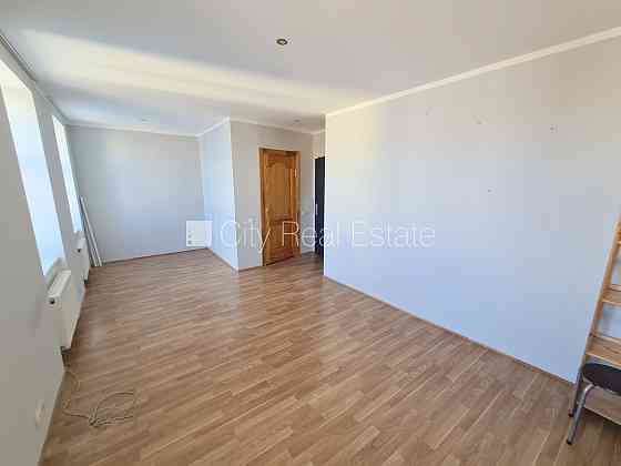 Фасадный дом, реновированный дом, закрытый двор, вход с улицы и со двора, Рига