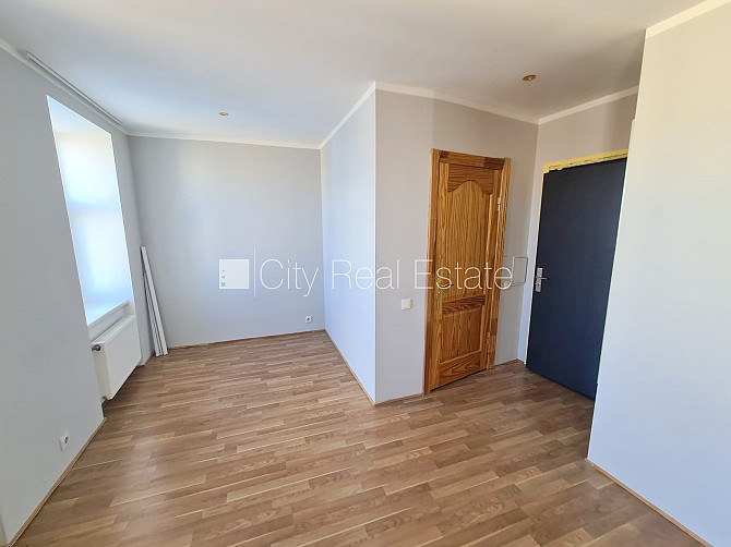 Фасадный дом, реновированный дом, закрытый двор, вход с улицы и со двора, Рига - изображение 9