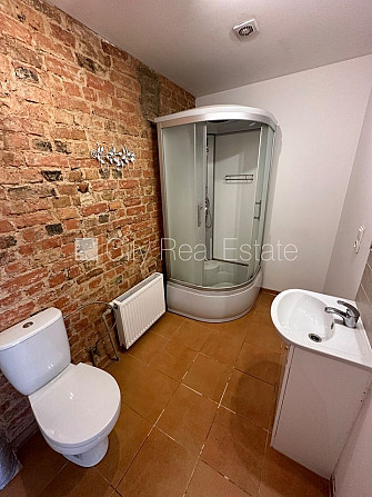 Фасадный дом, реновированный дом, закрытый двор, вход с улицы и со двора, Рига - изображение 5