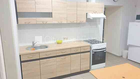 Фасадный дом, реновированный дом, закрытый двор, вход со двора, полуподвал, Рига