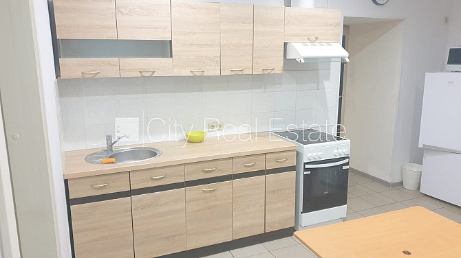 Фасадный дом, реновированный дом, закрытый двор, вход со двора, полуподвал, Рига - изображение 1