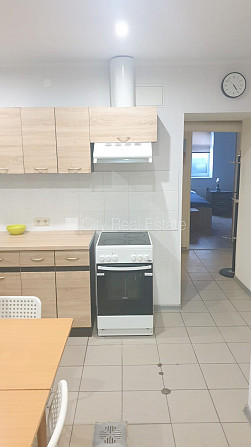 Фасадный дом, реновированный дом, закрытый двор, вход со двора, полуподвал, Рига - изображение 7