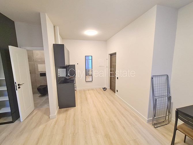 Фасадный дом, реновированный дом, закрытый двор, вход с улицы и со двора, Рига - изображение 3