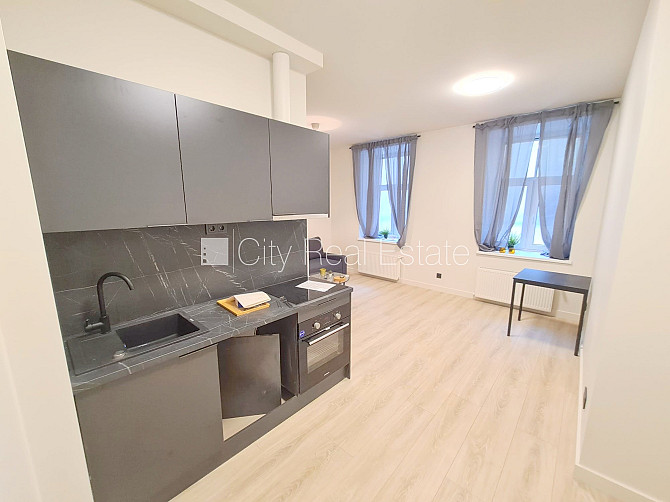 Fasādes māja, renovēta māja, slēgts pagalms, ieeja no ielas un pagalma, kāpņu telpa pēc Rīga - foto 4