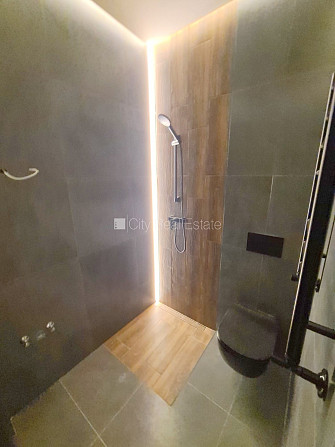 Fasādes māja, renovēta māja, slēgts pagalms, ieeja no ielas un pagalma, kāpņu telpa pēc Rīga - foto 9