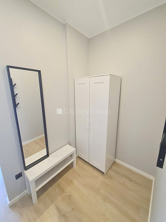 Fasādes māja, renovēta māja, ieeja no ielas, kāpņu telpa pēc kapitālā remonta, logi Rīga - foto 12