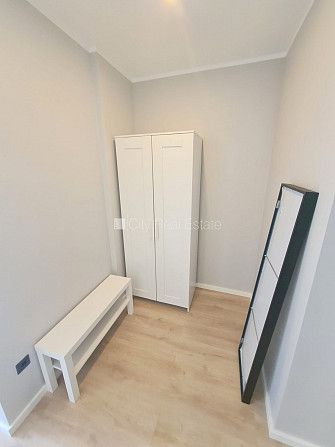 Fasādes māja, renovēta māja, ieeja no ielas, kāpņu telpa pēc kapitālā remonta, logi Rīga - foto 13