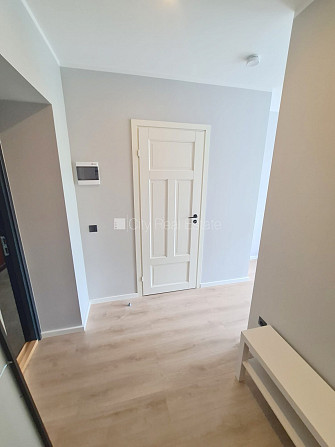 Fasādes māja, renovēta māja, ieeja no ielas, kāpņu telpa pēc kapitālā remonta, logi Rīga - foto 10