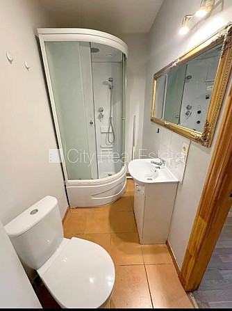 Здание во дворе, реновированный дом, закрытый двор, вход с улицы и со двора, Рига - изображение 6