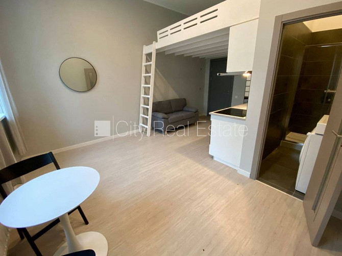 Фасадный дом, реновированный дом, закрытый двор, вход с улицы, лестничная клетка Рига - изображение 3