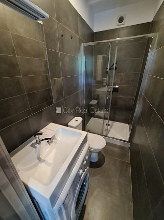 Фасадный дом, реновированный дом, закрытый двор, вход с улицы, лестничная клетка Рига - изображение 14