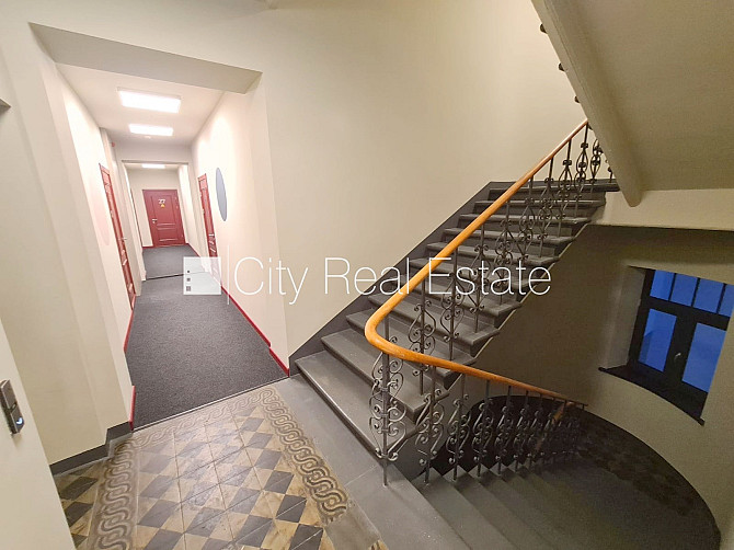 Здание во дворе, реновированный дом, закрытый двор, вход с улицы и со двора, лифт, Рига - изображение 10