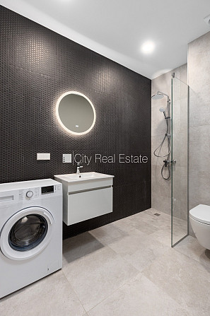 Здание во дворе, реновированный дом, закрытый двор, вход с улицы и со двора, лифт, Рига - изображение 6