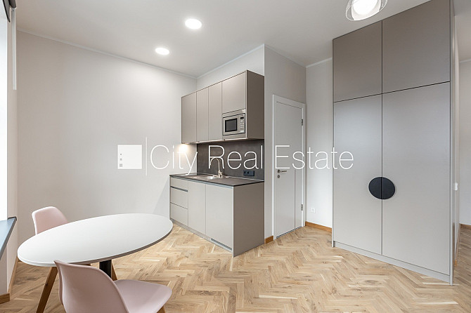 Здание во дворе, реновированный дом, закрытый двор, вход с улицы и со двора, лифт, Рига - изображение 2