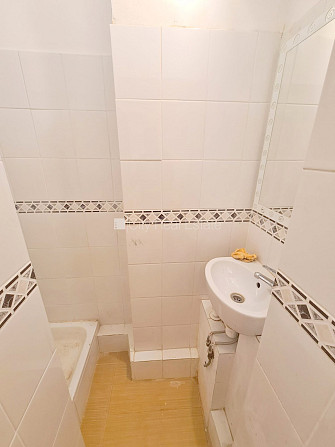 Pagalma māja, slēgts pagalms, ieeja no ielas, kāpņu telpa pēc kosmētiskā remonta, logi Rīga - foto 16