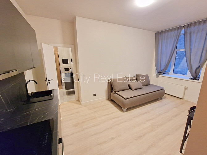 Фасадный дом, реновированный дом, закрытый двор, вход с улицы, лифт, лестничная Рига - изображение 6