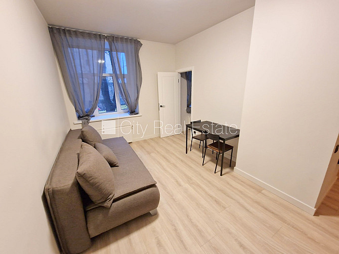 Фасадный дом, реновированный дом, закрытый двор, вход с улицы, лифт, лестничная Рига - изображение 12