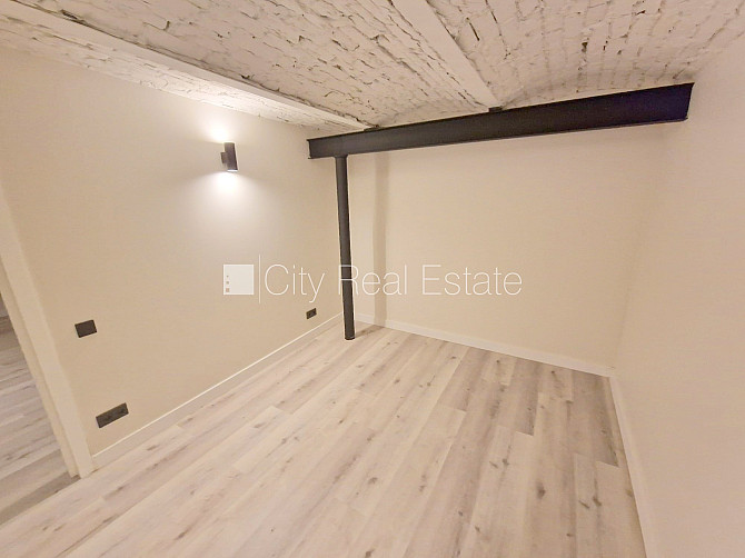 Фасадный дом, реновированный дом, закрытый двор, вход с улицы, полуподвал, Рига - изображение 6