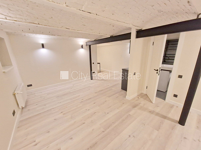 Фасадный дом, реновированный дом, закрытый двор, вход с улицы, полуподвал, Рига - изображение 6