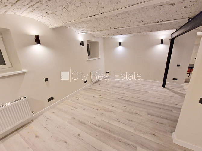 Фасадный дом, реновированный дом, закрытый двор, вход с улицы, полуподвал, Рига - изображение 5