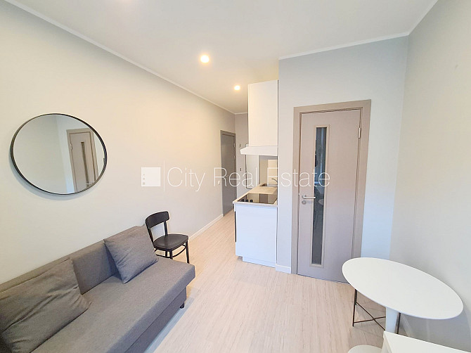 Фасадный дом, реновированный дом, закрытый двор, вход с улицы, лестничная клетка Рига - изображение 11